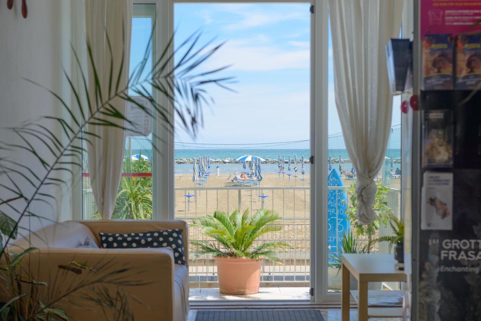 Nautic Beach Hotel ริมินี ภายนอก รูปภาพ