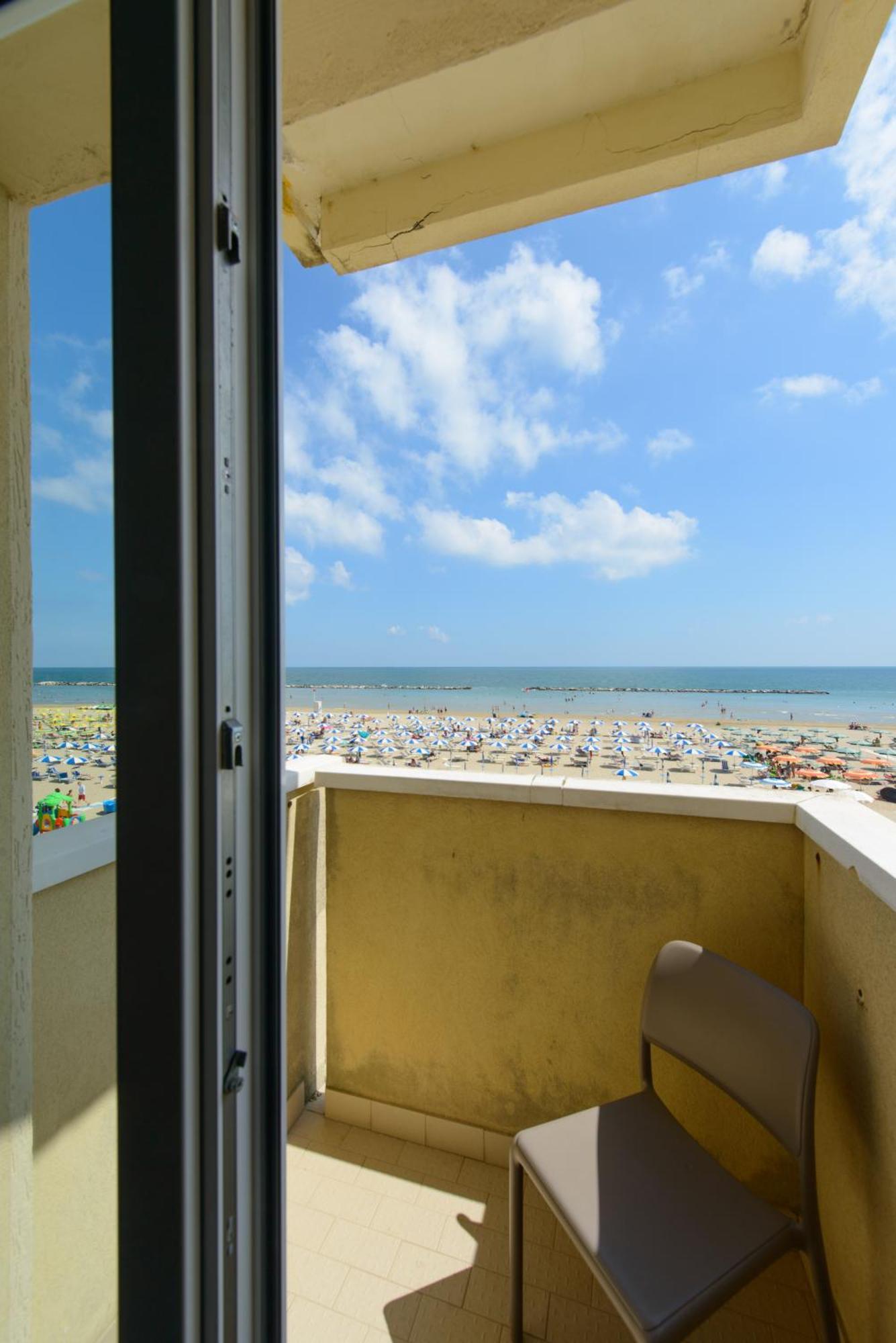 Nautic Beach Hotel ริมินี ภายนอก รูปภาพ