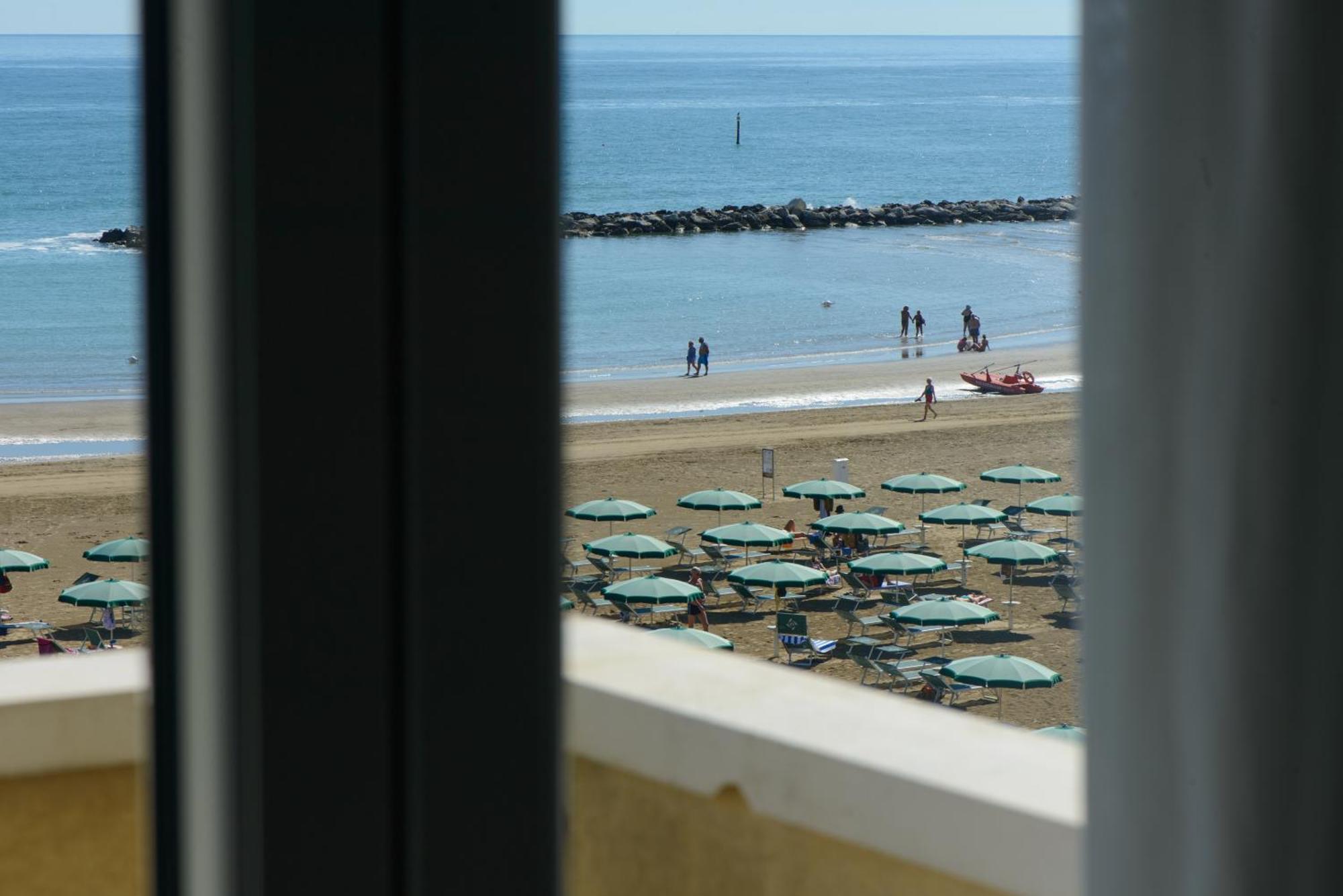 Nautic Beach Hotel ริมินี ภายนอก รูปภาพ