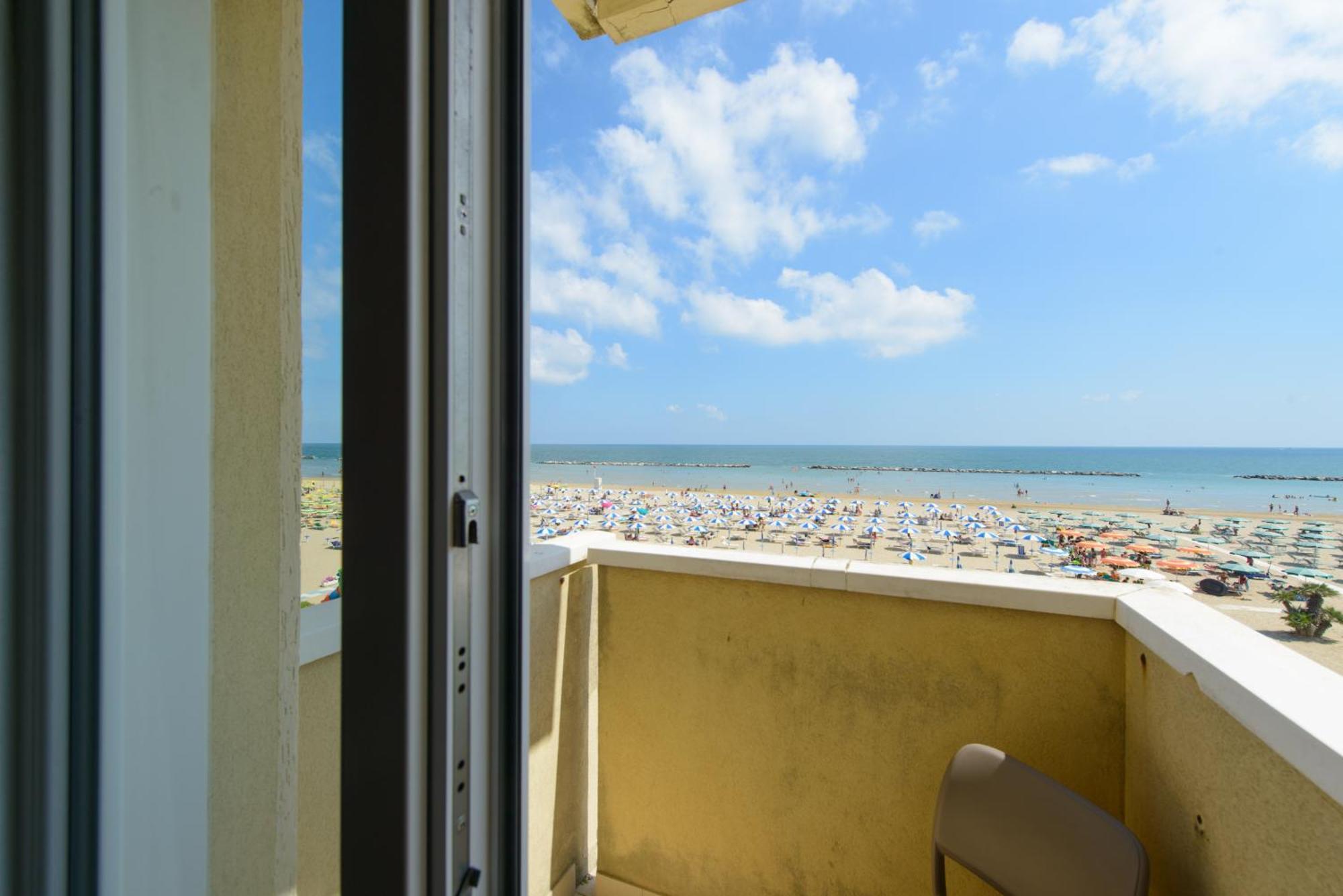Nautic Beach Hotel ริมินี ภายนอก รูปภาพ